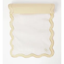 Hot Sale 🎁 Heritage Florence Scalloped Edge Table Runner With Gold Rim ⌛